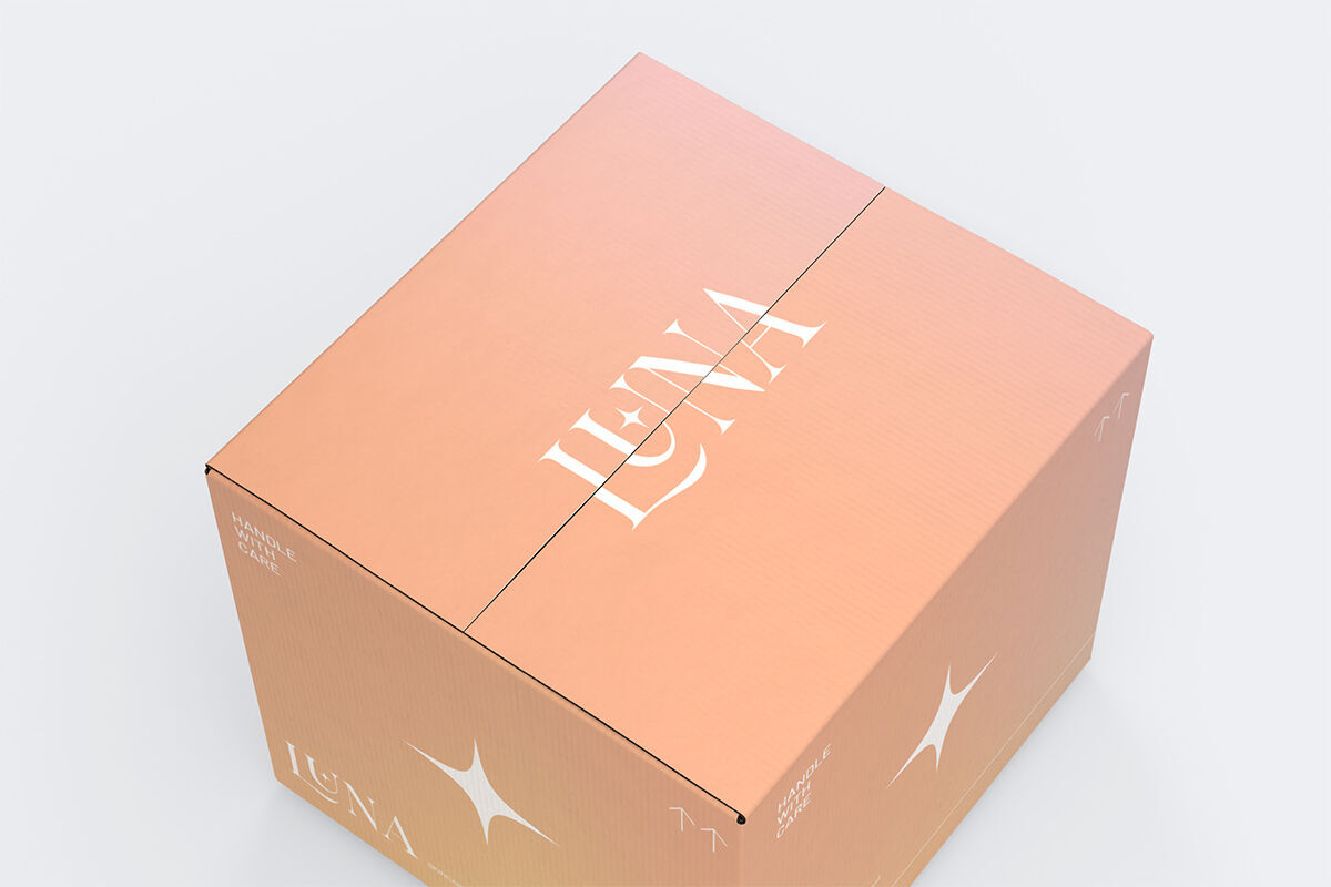 Peach box with “LUNA” branding